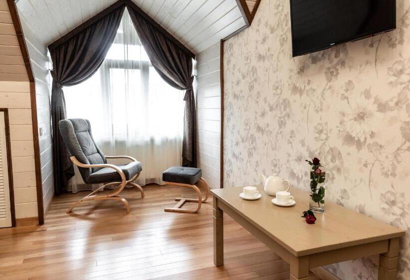 سوئیت جونیور با چشمانداز کوهستان, любокрай готельно відпочинковий комплекс