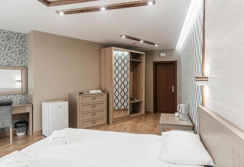 سوییت جونیور, любокрай готельно відпочинковий комплекс