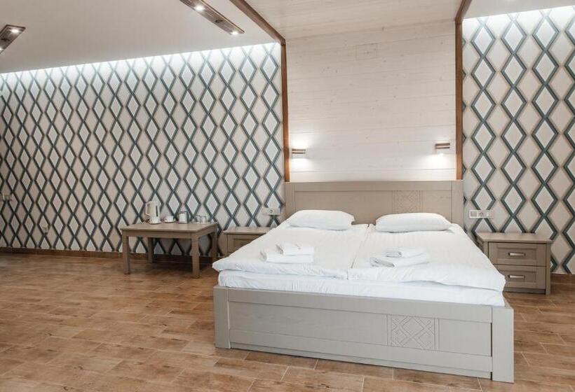 سوییت جونیور, любокрай готельно відпочинковий комплекс