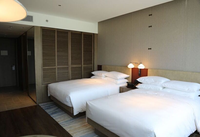 Premium room w/ mountain view, Beijing Marriott Hotel Yanqing
