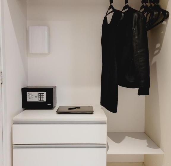 جناح سرير كينج, Pinda Palace