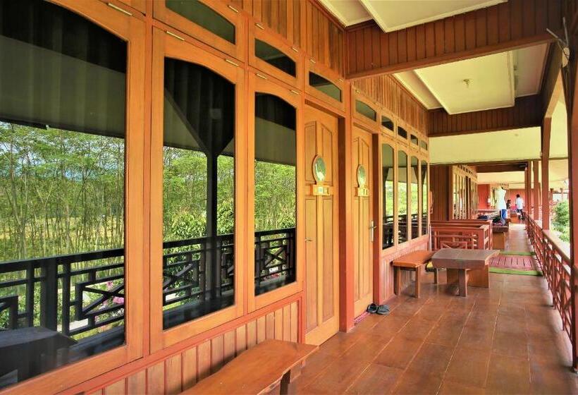 バルコニー付きデラックスルーム, Kasuari Exotic Resort Magelang