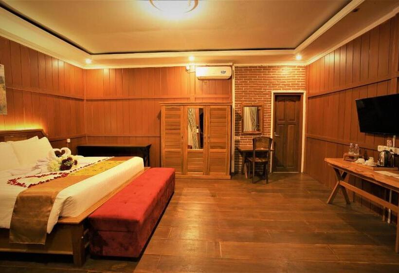 バルコニー付きデラックスルーム, Kasuari Exotic Resort Magelang