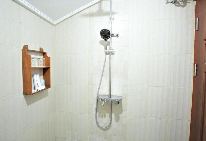 バルコニー付きデラックスルーム, Kasuari Exotic Resort Magelang