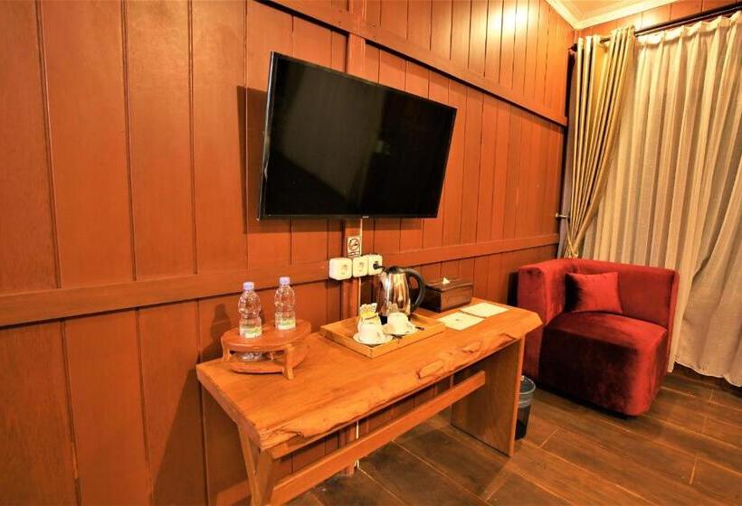 バルコニー付きデラックスルーム, Kasuari Exotic Resort Magelang