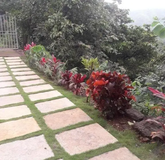 ファミリールーム, Machan Villa