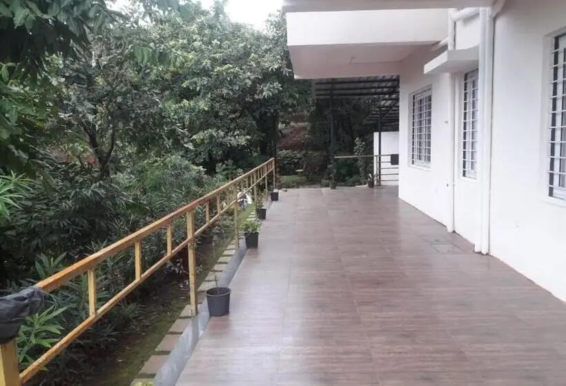 ファミリールーム, Machan Villa