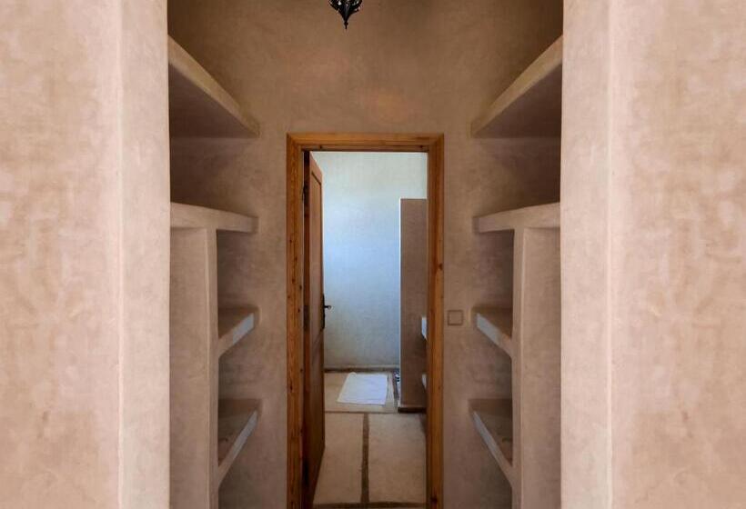 اتاق استاندارد سه نفره, Tassourt Lodge