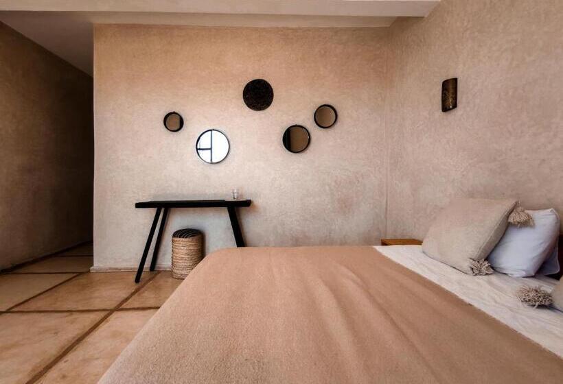 اتاق استاندارد سه نفره, Tassourt Lodge