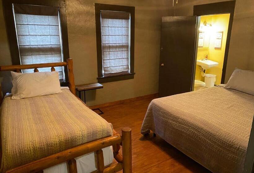 Номер Стандарт Четырехместный Совместный Санузел, The Springs Retreat