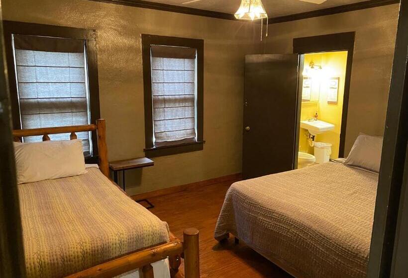 Номер Стандарт Четырехместный Совместный Санузел, The Springs Retreat