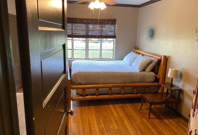 Номер Стандарт Четырехместный Совместный Санузел, The Springs Retreat