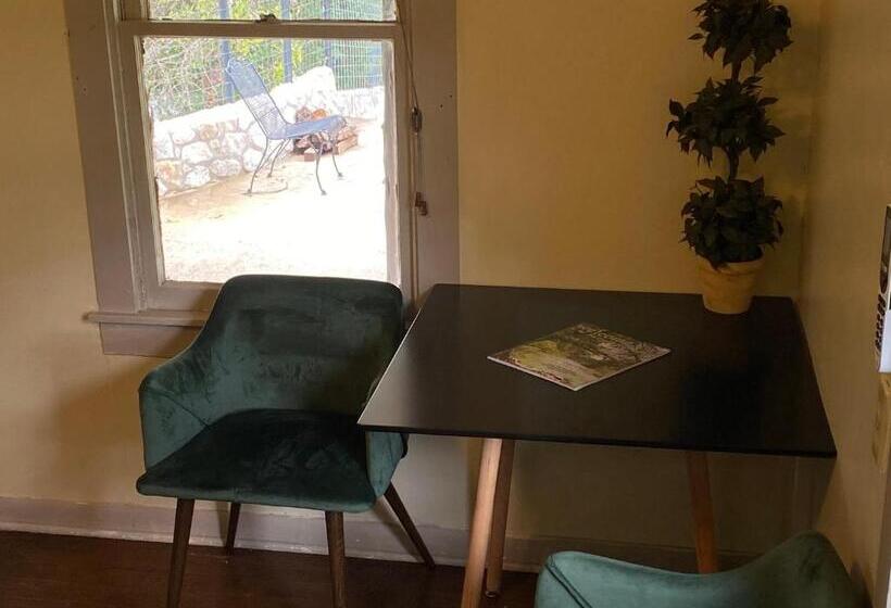 Номер Economy, The Springs Retreat