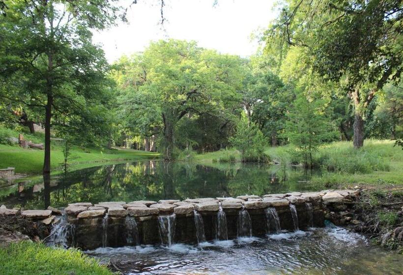 Номер Стандарт Четырехместный Совместный Санузел, The Springs Retreat