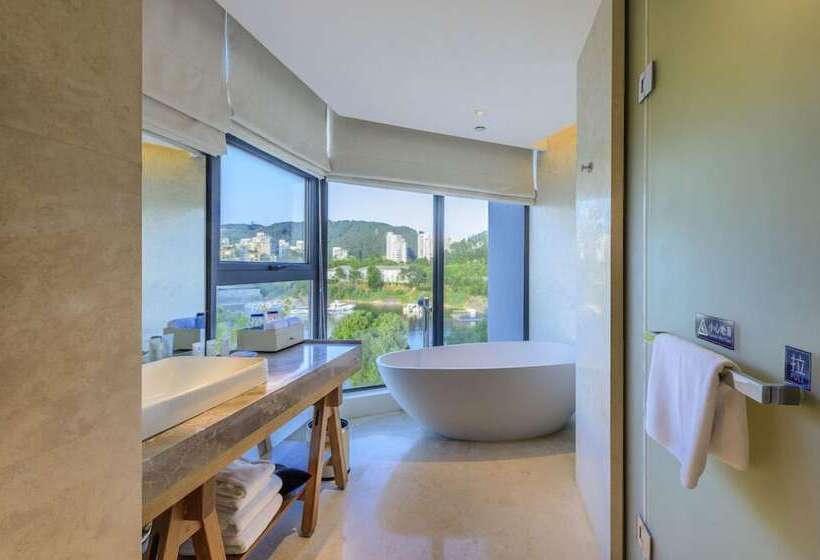 Номер Премиум Вид на Озеро, Voco Thousand Island Lake, An Ihg