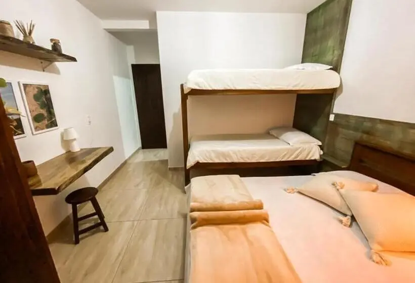 スタンダード４人部屋, Babitonga Hostel   100m Da Prainha