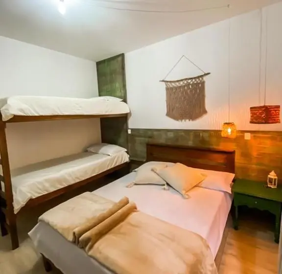 スタンダード４人部屋, Babitonga Hostel   100m Da Prainha