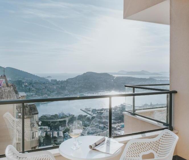 اتاق استاندارد با چشم‌انداز دریا, Adria