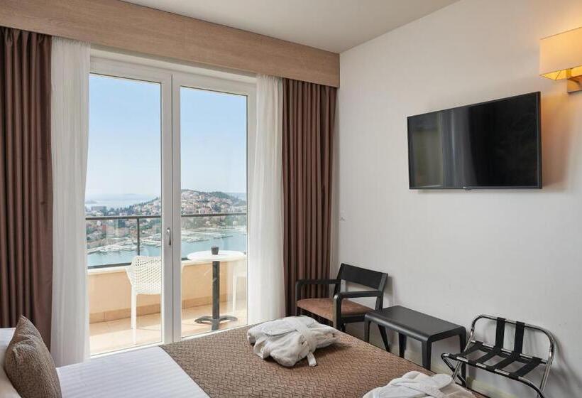 اتاق پرمیوم با چشم‌انداز دریا, Adria