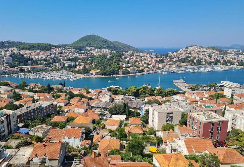 اتاق پرمیوم با چشم‌انداز دریا, Adria