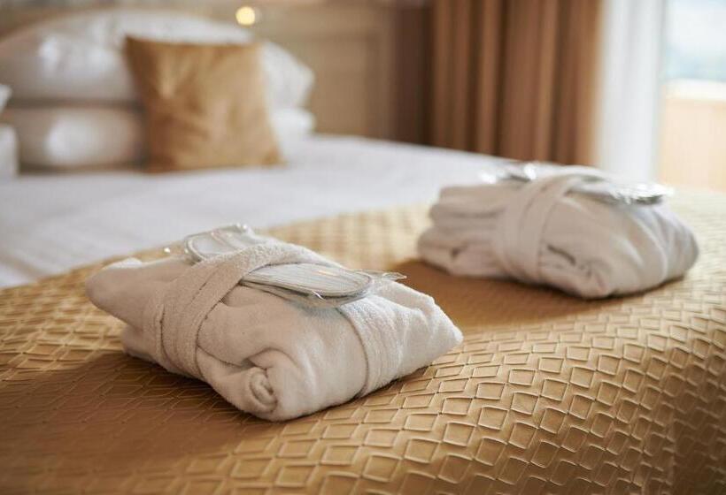 اتاق پرمیوم با چشم‌انداز دریا, Adria