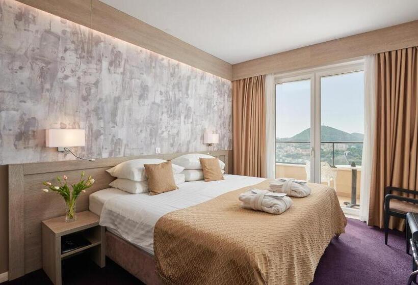 اتاق پرمیوم با چشم‌انداز دریا, Adria