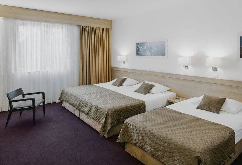 اتاق استاندارد سه نفره, Adria