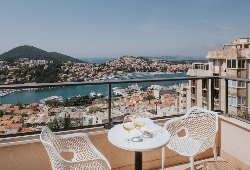 اتاق خانوادگی, Adria