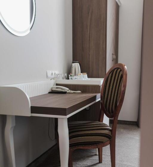 デラックストリプルルーム, Anna Palace