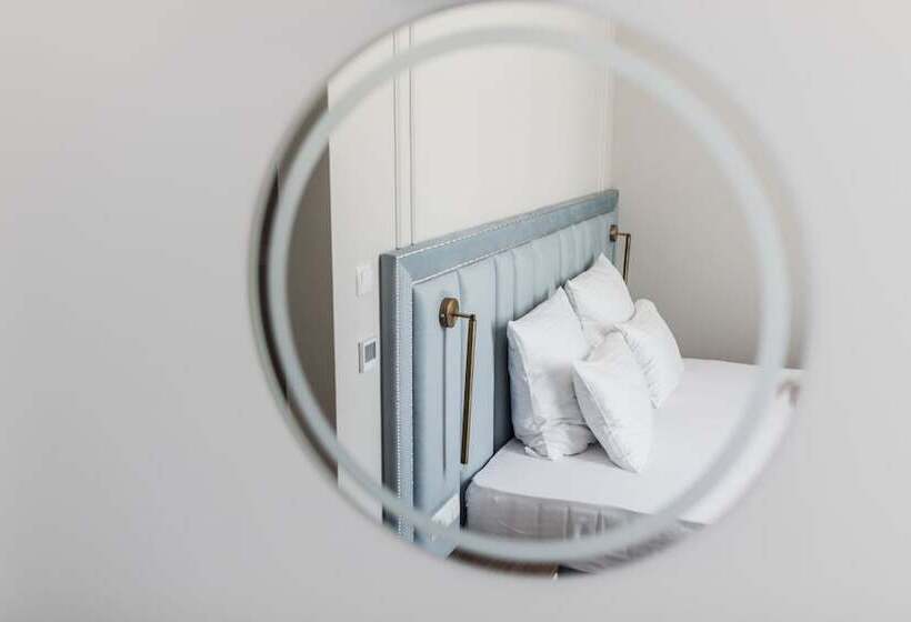 デラックストリプルルーム, Anna Palace