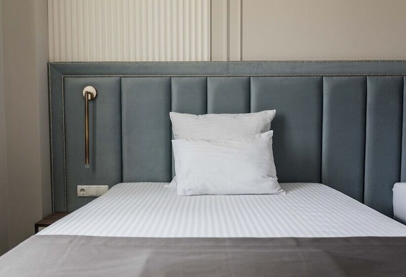 デラックストリプルルーム, Anna Palace