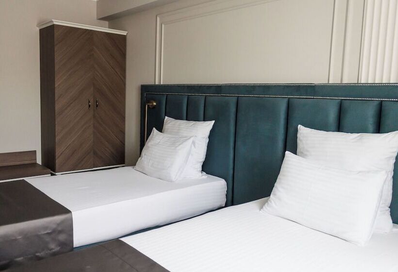 デラックストリプルルーム, Anna Palace