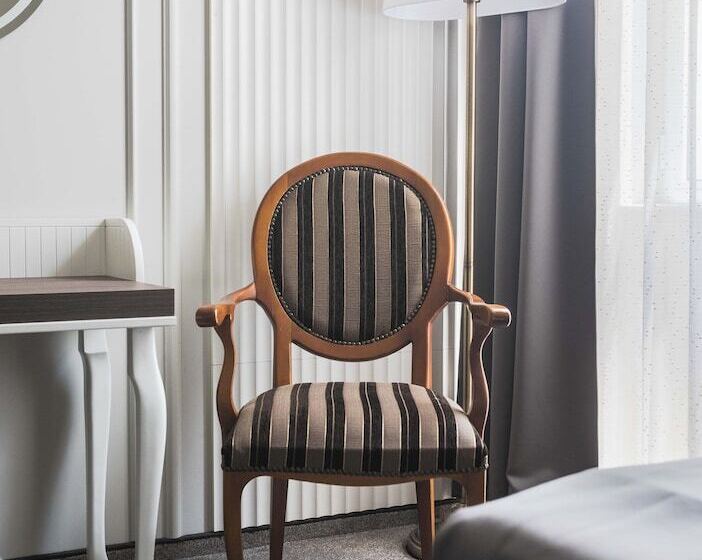 デラックストリプルルーム, Anna Palace