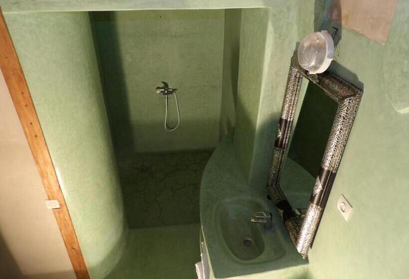 اتاق لوکس با چشم‌انداز باغ, Bassatine Skoura