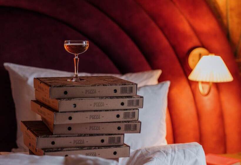 سوییت جونیور, Christiania Teater