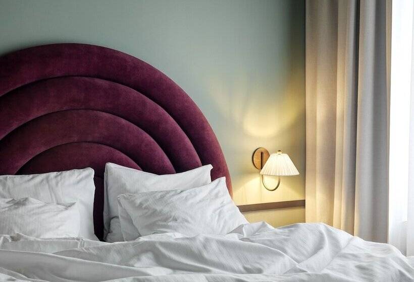 سوییت جونیور, Christiania Teater