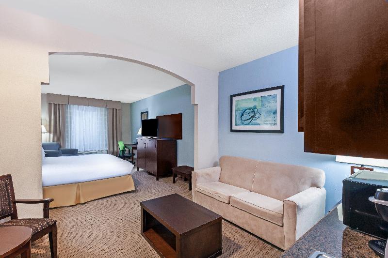 מיטת קינג בסוויטה, Holiday Inn Express Hotel & Suites Beaumont Northwest, An Ihg