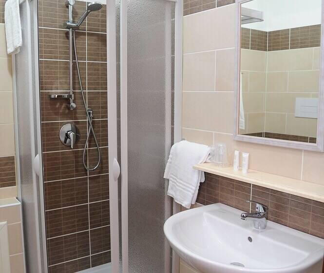 غرفة قياسية ثلاثية, La Rosa Hotel   Selinunte