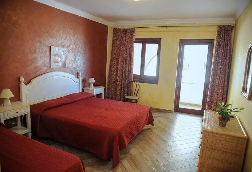 اتاق استاندارد سه نفره, La Rosa Hotel Selinunte