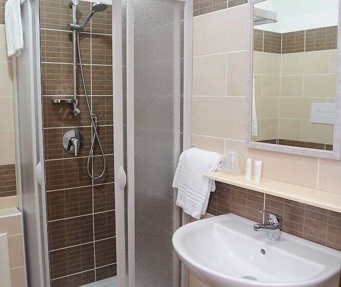 غرفة قياسية ثلاثية, La Rosa Hotel   Selinunte