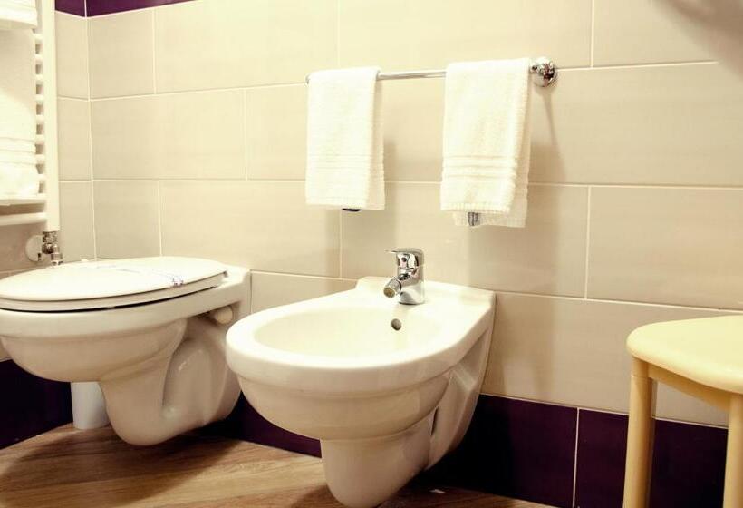 غرفة قياسية إطلالة جانبية علي البحر, La Rosa Hotel   Selinunte