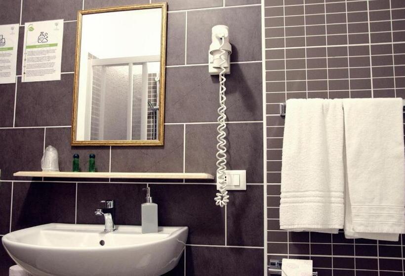 غرفة قياسية إطلالة جانبية علي البحر, La Rosa Hotel   Selinunte