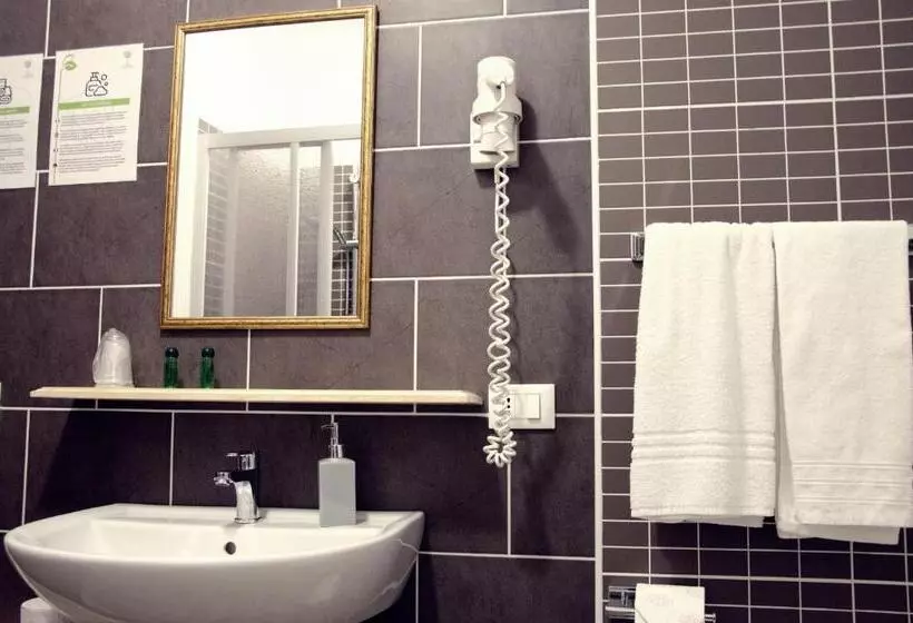اتاق اساندارد با چشم‌انداز جانبی به دریا, La Rosa Hotel Selinunte