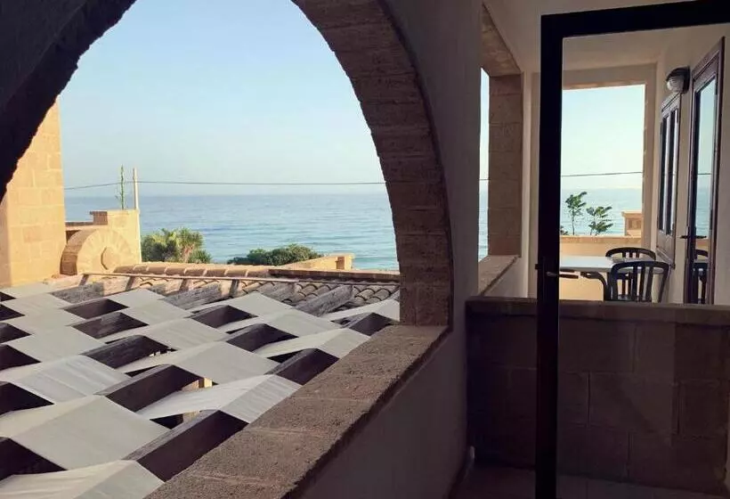 اتاق اساندارد با چشم‌انداز جانبی به دریا, La Rosa Hotel Selinunte