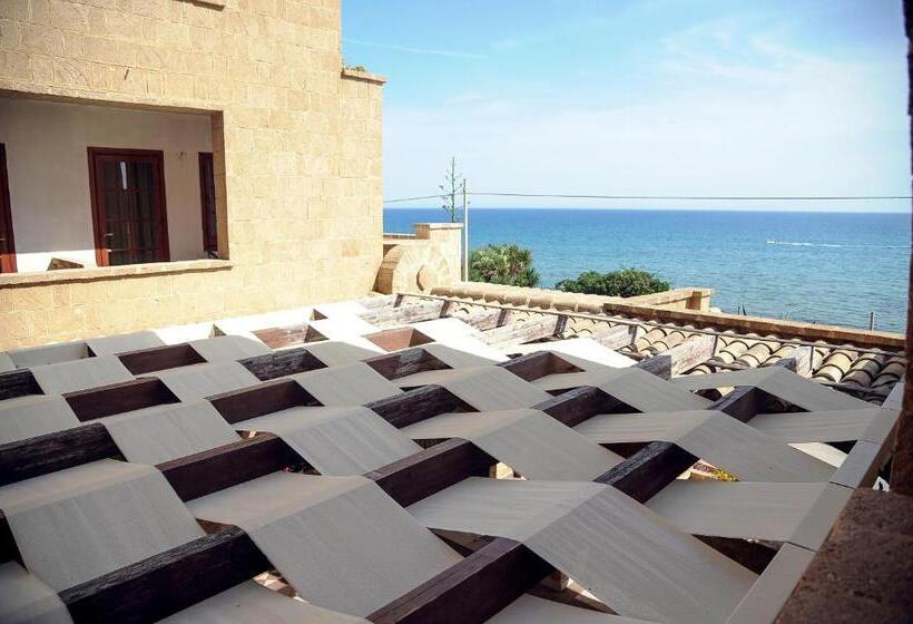 غرفة قياسية إطلالة جانبية علي البحر, La Rosa Hotel   Selinunte