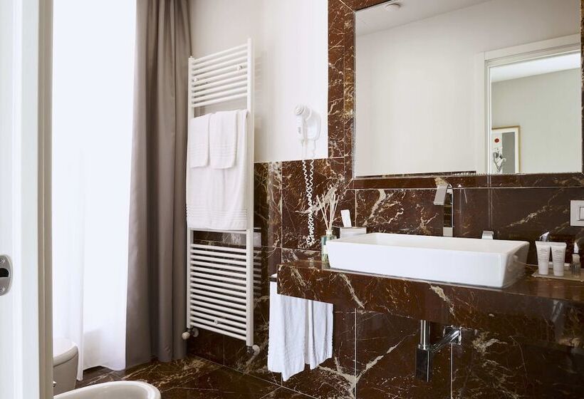 חדר סופריור, Michelangelo