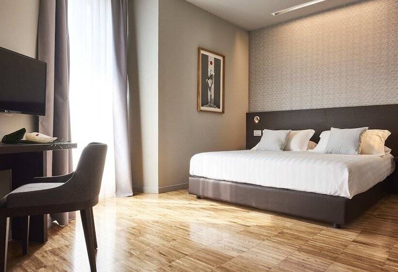 חדר סופריור, Michelangelo