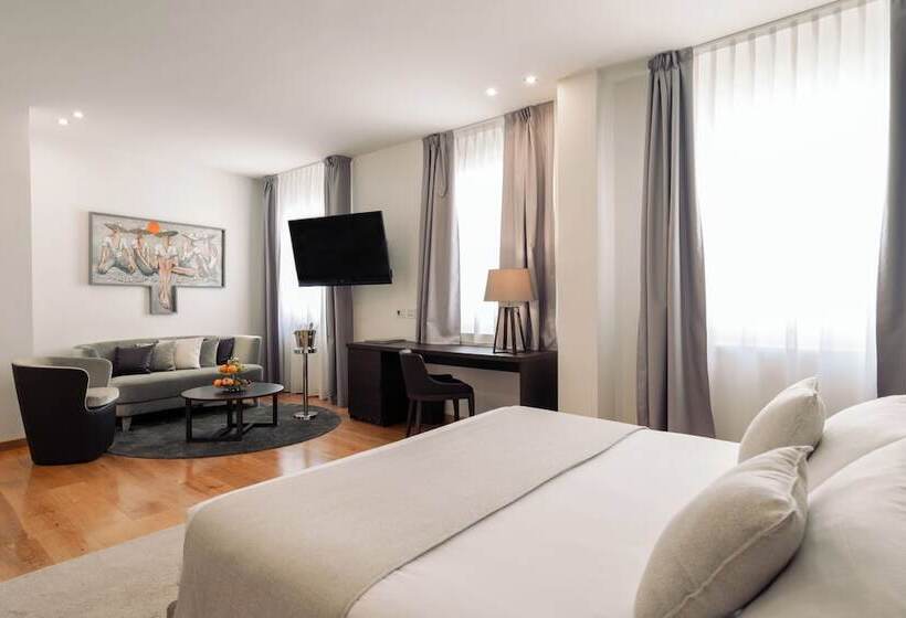 סוויטת ג'וניור, Michelangelo