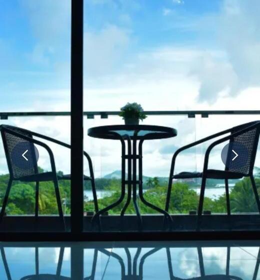 اتاق لوکس با بالکن, Panwa Beach Side Beachfront