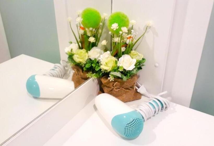 اتاق لوکس با بالکن, Panwa Beach Side Beachfront